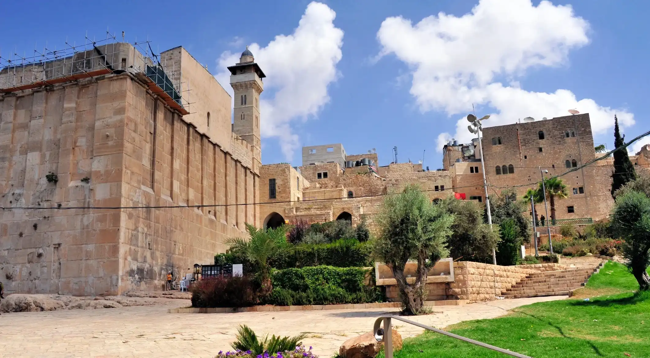 فرع جلاكسي للتدريب في الخليل - عين سارة، مبنى جامعة القدس المفتوحة سابقاً
